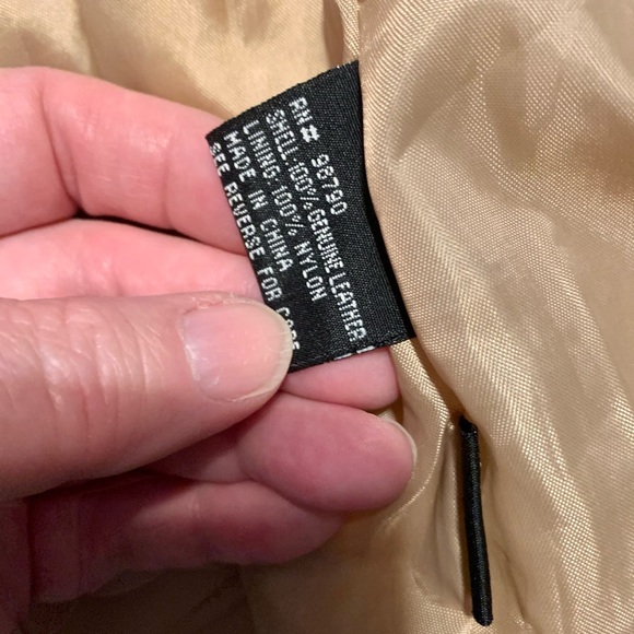 đź’•Beautiful Leather Jacket by Marcelle Renee - Picture 9 of 10